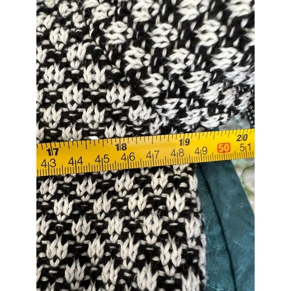 Karen Scott black and white sweater size L V neck Silver Hardware - Picture 6 of 8